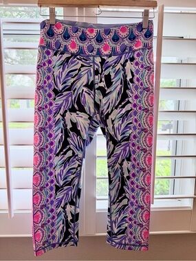 Lilly Pulitzer Vibrant Purple & Pink Patterned Capri Leggings